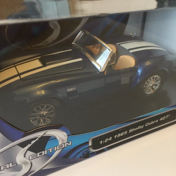 Maisto 1965 Shelby Cobra 427 1:24 Scale Special Edition Die-Cast Replica Car - Picture 3 of 7